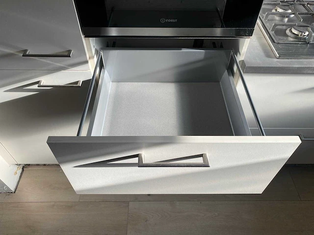 Ikook - keuken met indesit apparatuur - afbeelding 24 van  29