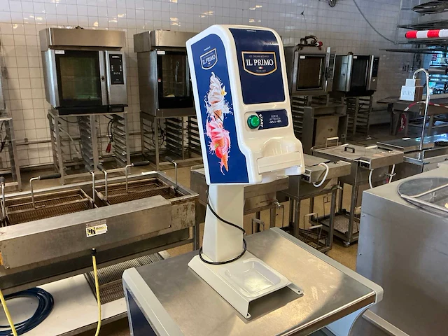 Il primo vrieskist met ijsdispenser - afbeelding 2 van  4