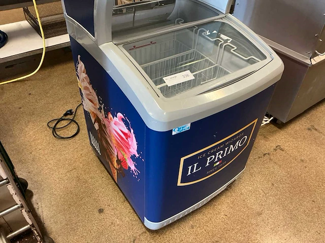 Il primo vrieskist met ijsdispenser - afbeelding 3 van  4