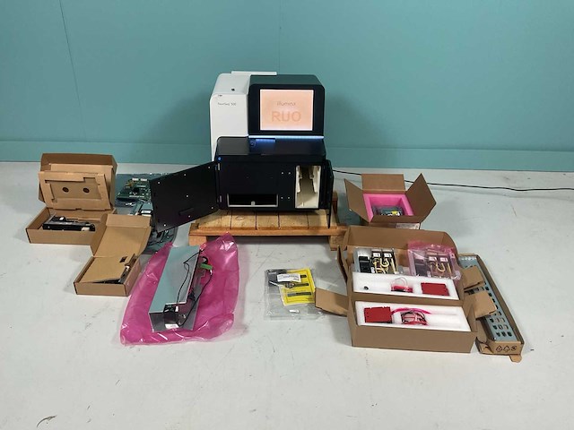 Illumina nextseq 500 diverse laboratoriumapparatuur - afbeelding 1 van  12