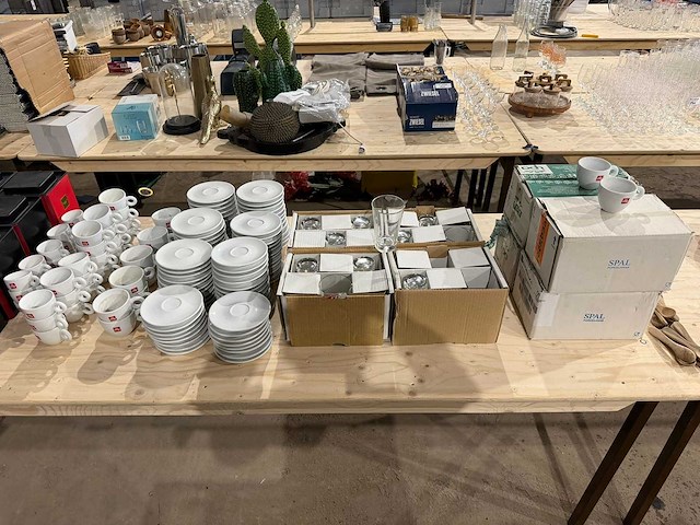 Illy - partij koffie & thee servies - afbeelding 1 van  5