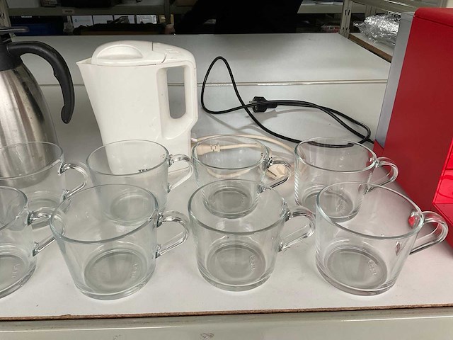 Illy senseo koffiemachine, waterkoker en glazen - afbeelding 3 van  5