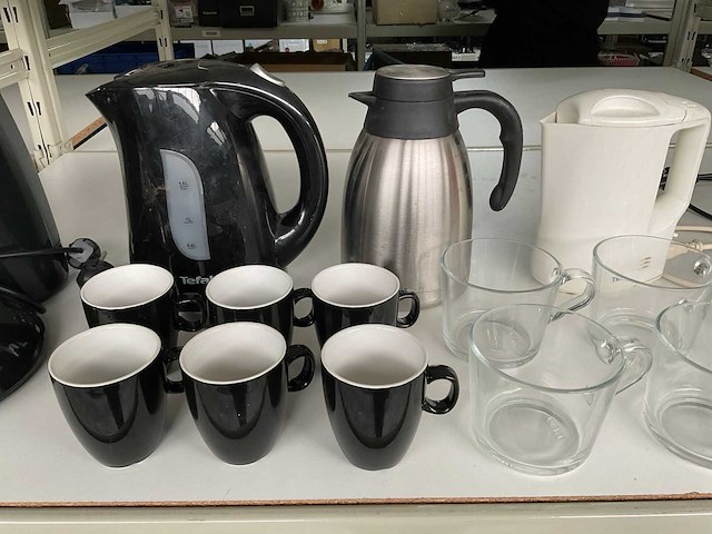 Illy senseo koffiemachine, waterkoker en glazen - afbeelding 4 van  5