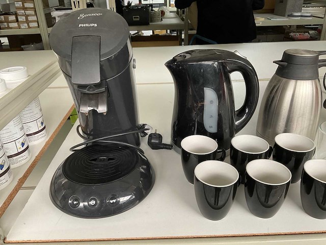 Illy senseo koffiemachine, waterkoker en glazen - afbeelding 5 van  5