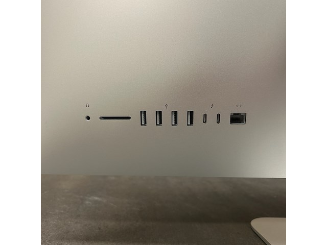 Imac 2017 - 27 inch 5k - 1tb ssd - 24gb werkgeheugen - 4gb videokaart , apple, grijs / chroom, 2017 - afbeelding 4 van  8