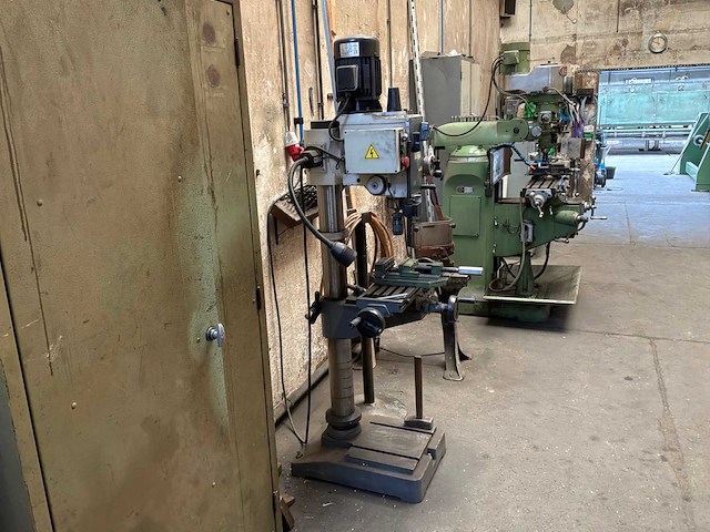 Imm rf-4002f kolomboormachine - afbeelding 1 van  5