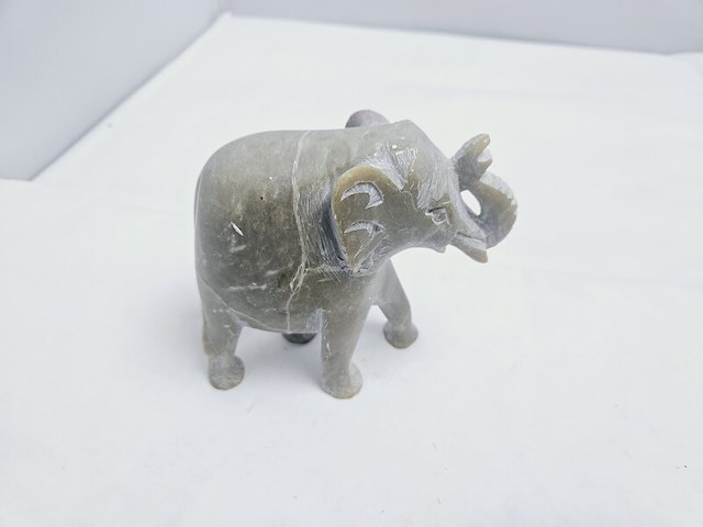 Imperial elephant antieke soapstone sculptuur - afbeelding 4 van  5