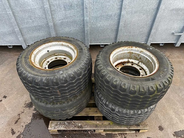 Implement – landbouwband aw 705 15.0/55-17 met velg 8-gaats (4x) - afbeelding 1 van  1