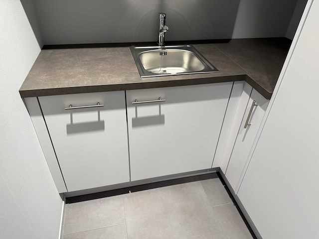 Impuls - bijkeuken met bauknecht wasmachine - afbeelding 12 van  21