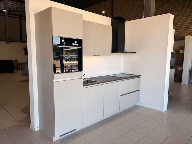 Impuls - showroomkeuken met inventum apparatuur - afbeelding 1 van  17