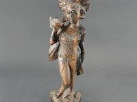 In coromandelhout gesneden indische dame