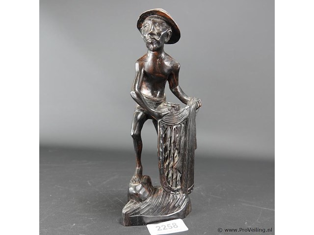 In coromandelhout gesneden indische visserman - afbeelding 1 van  5
