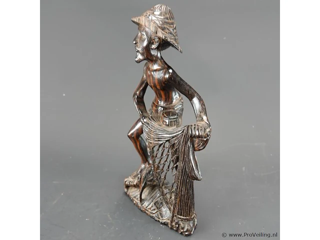 In coromandelhout gesneden indische visserman - afbeelding 3 van  5