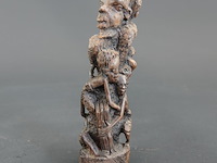In ebbenhout gesneden makonde/ ujamaa 'tree of life' (levensboom) - afbeelding 1 van  5