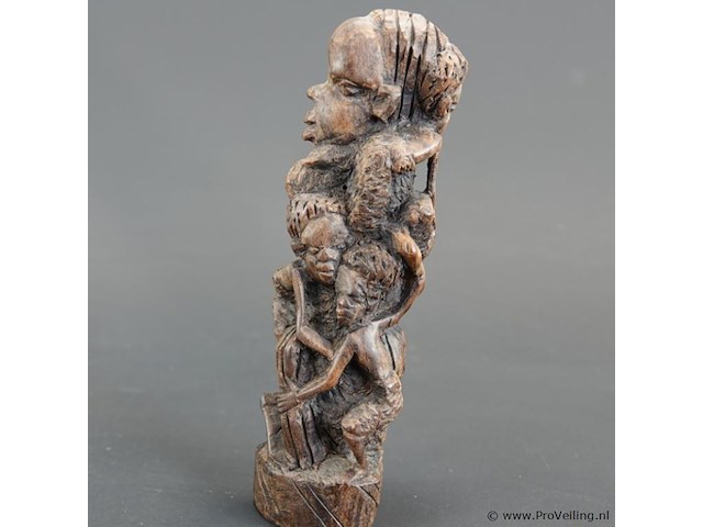 In ebbenhout gesneden makonde/ ujamaa 'tree of life' (levensboom) - afbeelding 2 van  5