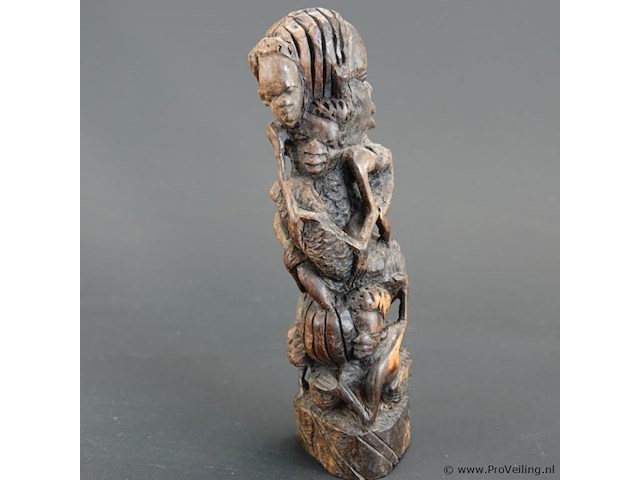 In ebbenhout gesneden makonde/ ujamaa 'tree of life' (levensboom) - afbeelding 3 van  5