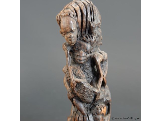 In ebbenhout gesneden makonde/ ujamaa 'tree of life' (levensboom) - afbeelding 4 van  5