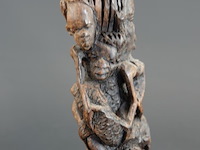 In ebbenhout gesneden makonde/ ujamaa 'tree of life' (levensboom) - afbeelding 4 van  5