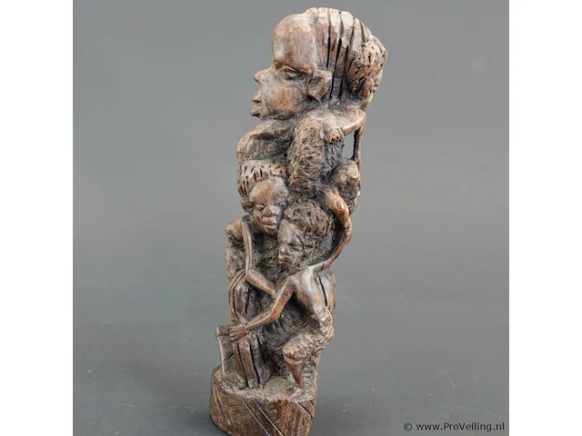 In ebbenhout gesneden makonde/ ujamaa 'tree of life' (levensboom) - afbeelding 2 van  5
