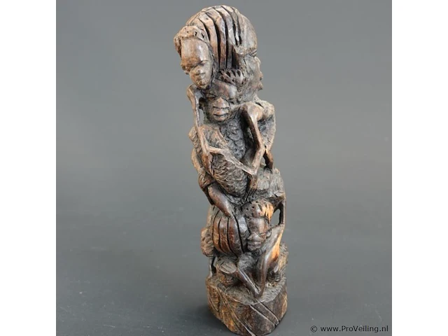 In ebbenhout gesneden makonde/ ujamaa 'tree of life' (levensboom) - afbeelding 3 van  5