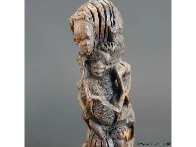 In ebbenhout gesneden makonde/ ujamaa 'tree of life' (levensboom) - afbeelding 4 van  5