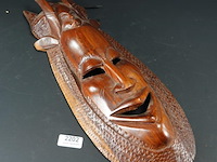 In hard hout gesneden masker - afbeelding 1 van  5