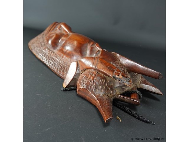 In hard hout gesneden masker - afbeelding 4 van  5