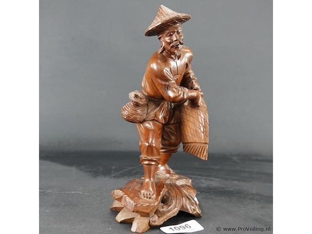 In hardhout gesneden chinese visser - afbeelding 1 van  5