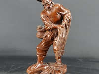 In hardhout gesneden chinese visser - afbeelding 2 van  5