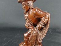 In hardhout gesneden chinese visser - afbeelding 3 van  5