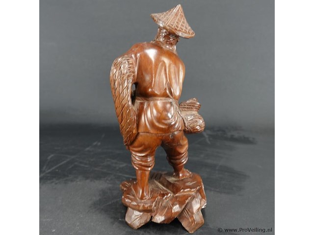 In hardhout gesneden chinese visser - afbeelding 4 van  5