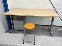 In hoogte verstelbaar bureau met werkplaatskruk - afbeelding 3 van  6