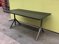 In hoogte verstelbaar bureau