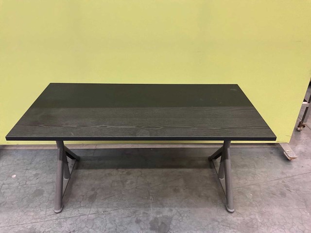 In hoogte verstelbaar bureau - afbeelding 1 van  5