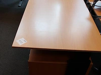In hoogte verstelbaar hoekbureau, afm. 280 x 200 cm incl. vaste ladekast. - afbeelding 2 van  3
