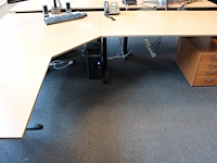In hoogte verstelbaar hoekbureau, afm. 280 x 200 cm incl. vaste ladekast. - afbeelding 3 van  3