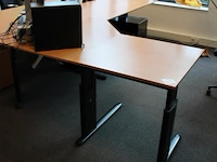 In hoogte verstelbaar hoekbureau, afm. 280 x 200 cm, incl. verrijdbare ladekast. - afbeelding 2 van  3