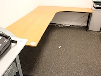 In hoogte verstelbaar hoekbureau, afm. 280 x 200 cm. - afbeelding 2 van  2