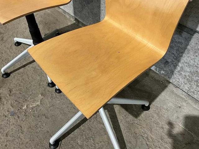 In hoogte verstelbare draaistoel (25x) - afbeelding 4 van  6