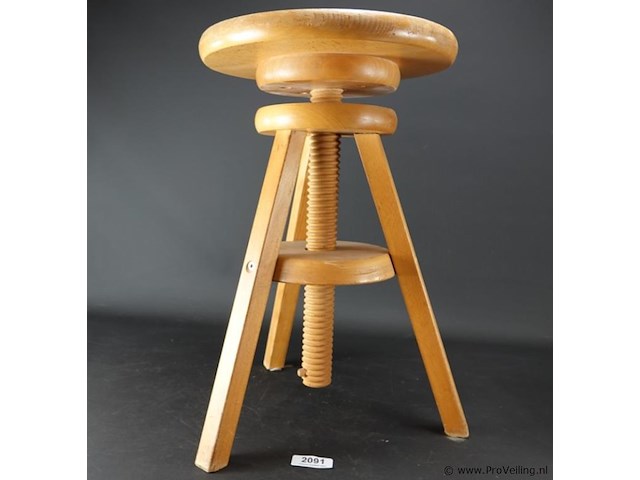 In hoogte verstelbare houten kruk - afbeelding 2 van  5