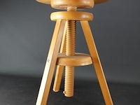 In hoogte verstelbare houten kruk - afbeelding 2 van  5