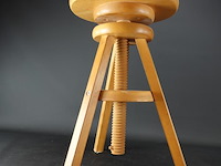 In hoogte verstelbare houten kruk - afbeelding 3 van  5