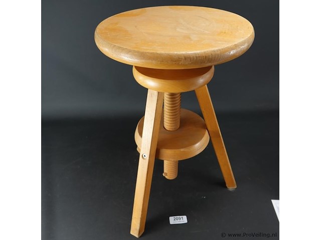 In hoogte verstelbare houten kruk - afbeelding 4 van  5