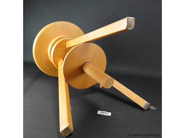 In hoogte verstelbare houten kruk - afbeelding 5 van  5