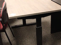 In hoogte verstelbare werktafel, afm. 120 x 80 cm. - afbeelding 2 van  2
