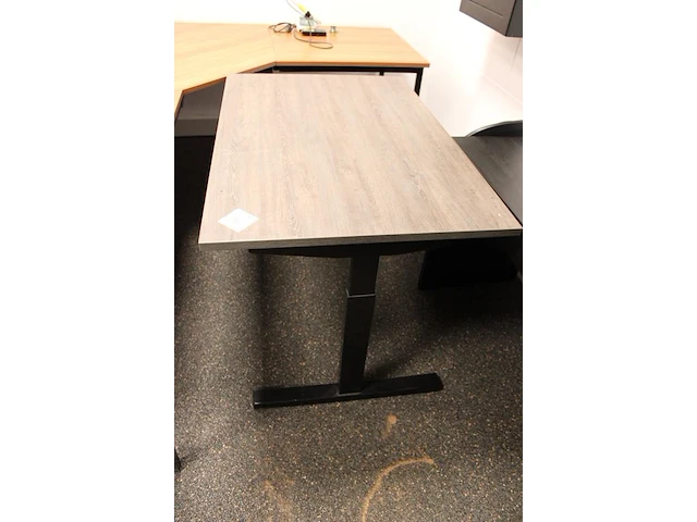 In hoogte verstelbare werktafel, afm. 120 x 80 cm. - afbeelding 2 van  2