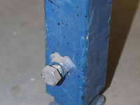 In hoogte verstelbare werktafel met metalen onderstel en spangaten. afmeting 82 x 202 cm. let op! exclusie... - afbeelding 2 van  3