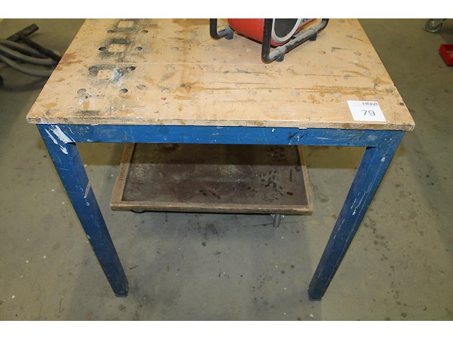 In hoogte verstelbare werktafel met metalen onderstel en spangaten. afmeting 82 x 202 cm. let op! exclusie... - afbeelding 3 van  3