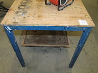 In hoogte verstelbare werktafel met metalen onderstel en spangaten. afmeting 82 x 202 cm. let op! exclusie... - afbeelding 3 van  3