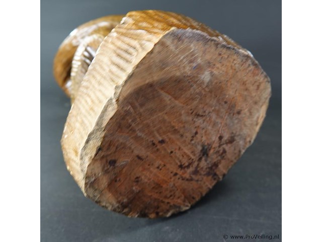 In hout gesneden afrikaans beeld - afbeelding 5 van  5